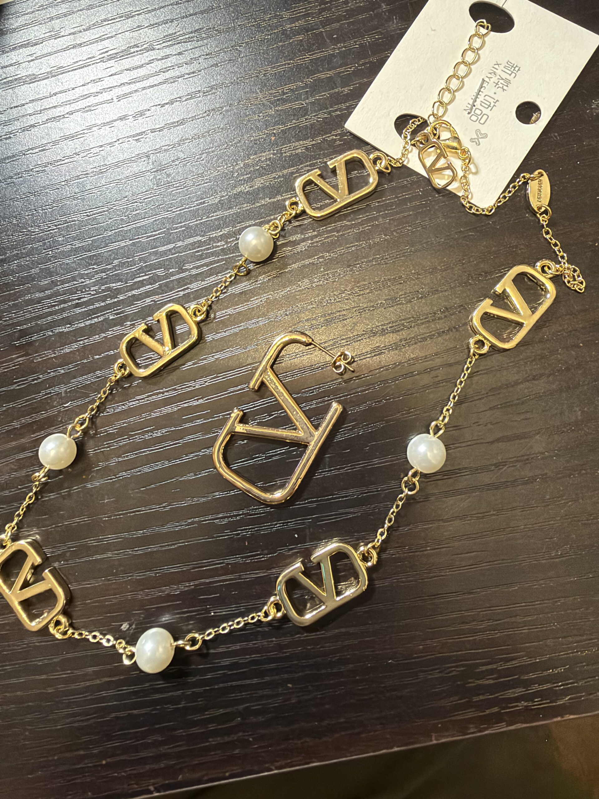 V Necklace Set